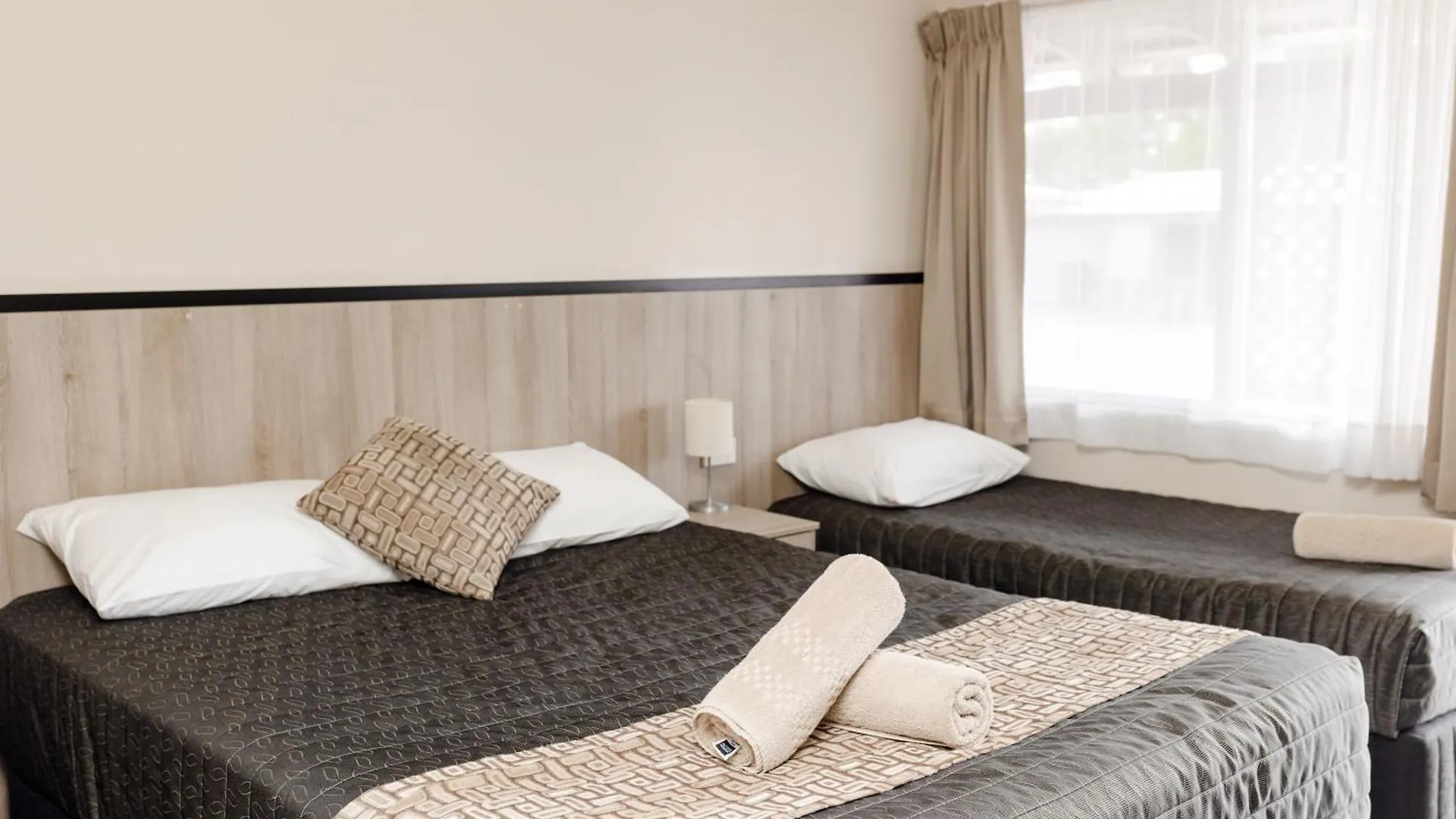 Starline Motor Inn Miles 3*,  Avustralya